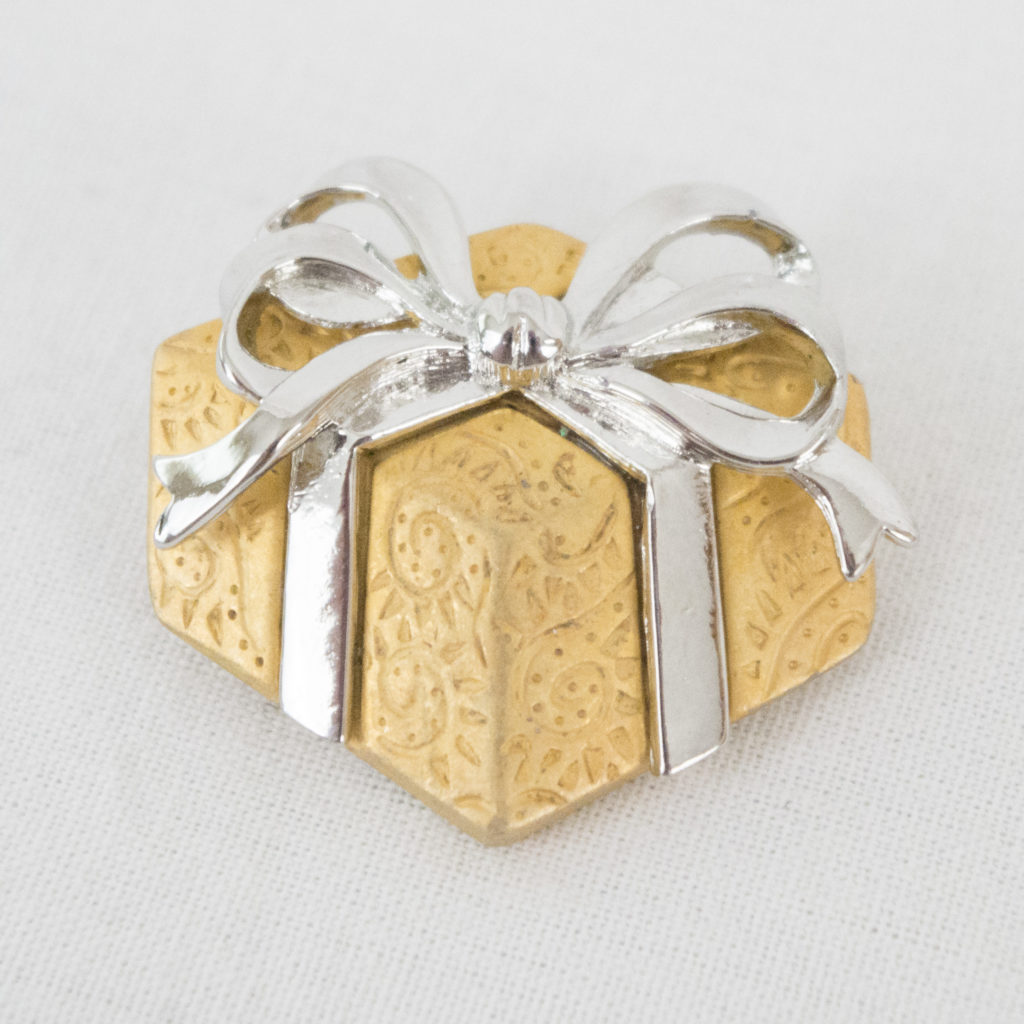 J J Signed Christmas Gift Box Brooch Pin Gold