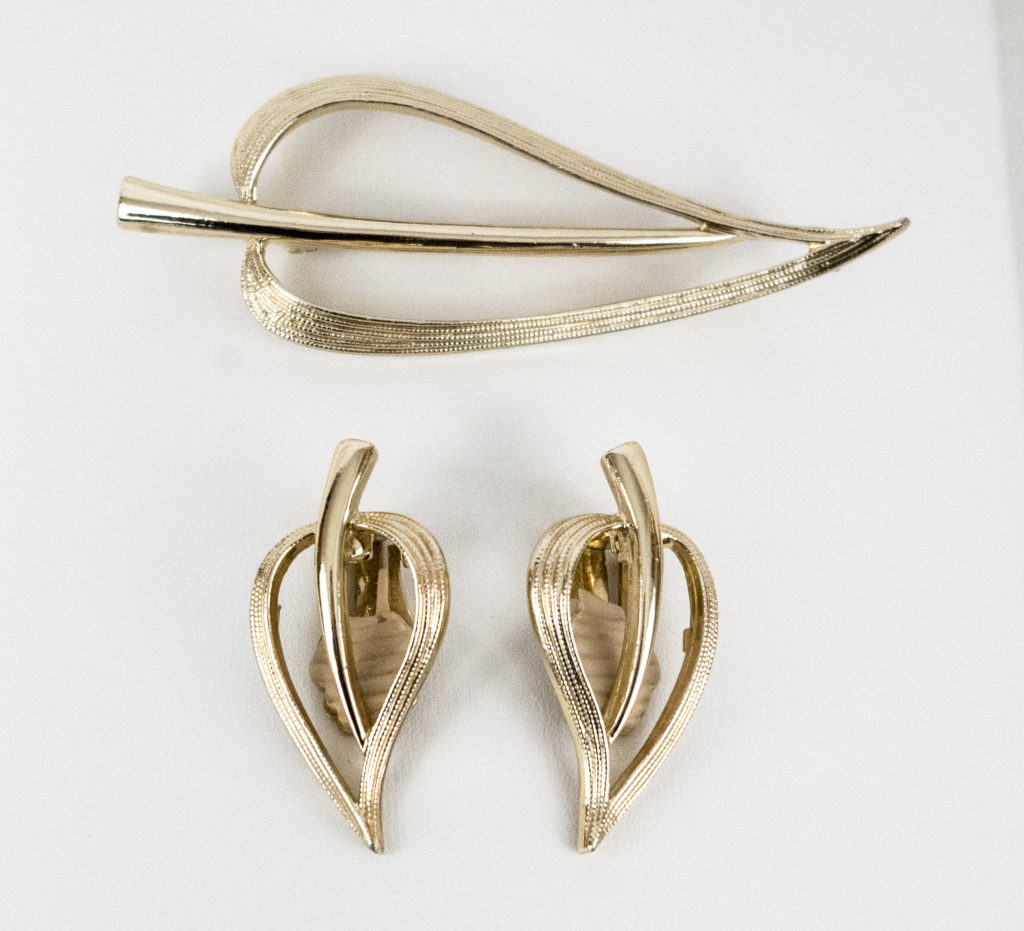 Sarah Coventry Brooch Set Heart Leaf Pin and Clip Earring Set Vintage